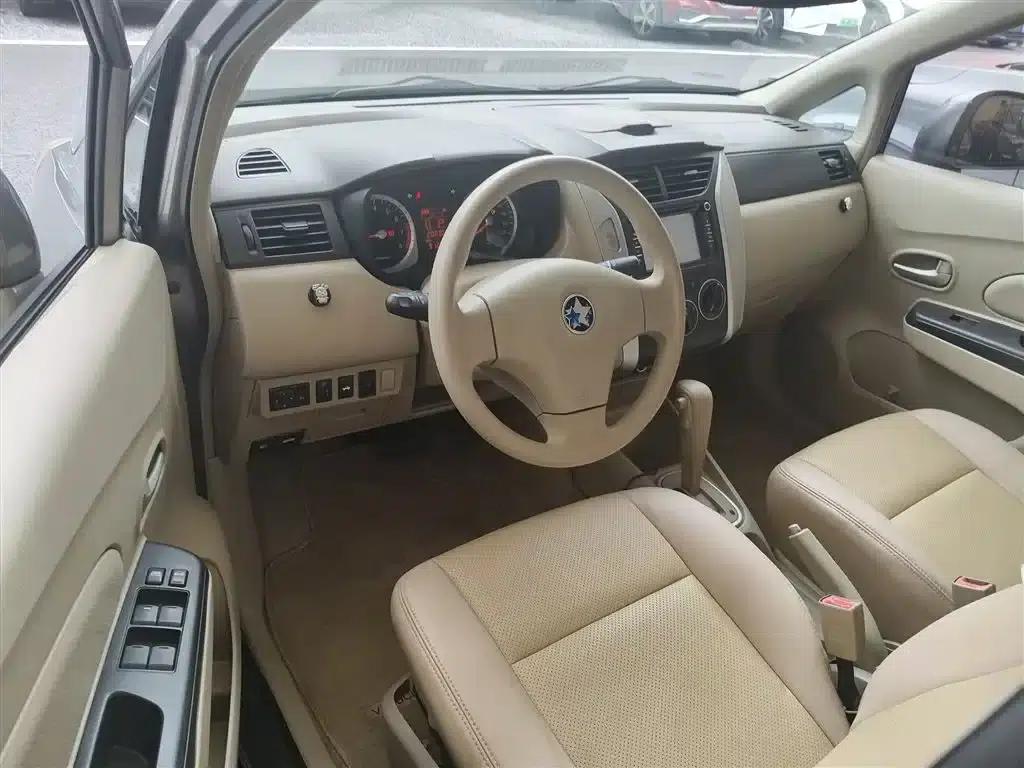 Venucia D50 2013 1.6L Automatic Fashion Edition — миниатюра 12