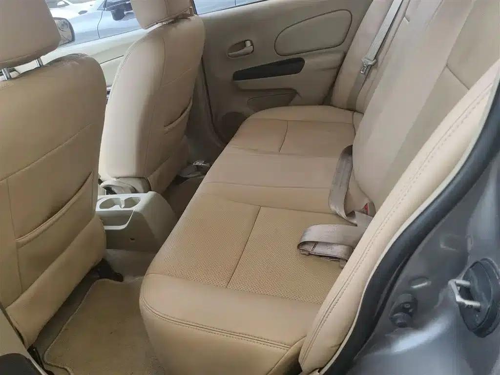 Venucia D50 2013 1.6L Automatic Fashion Edition — миниатюра 13