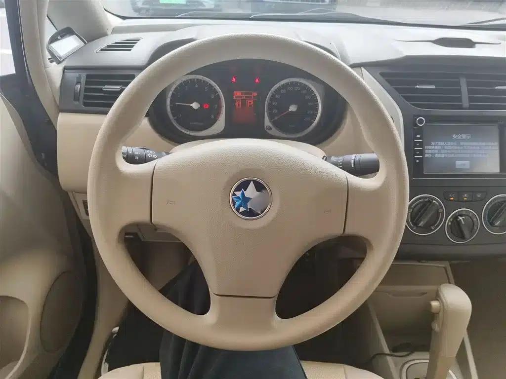 Venucia D50 2013 1.6L Automatic Fashion Edition — миниатюра 7