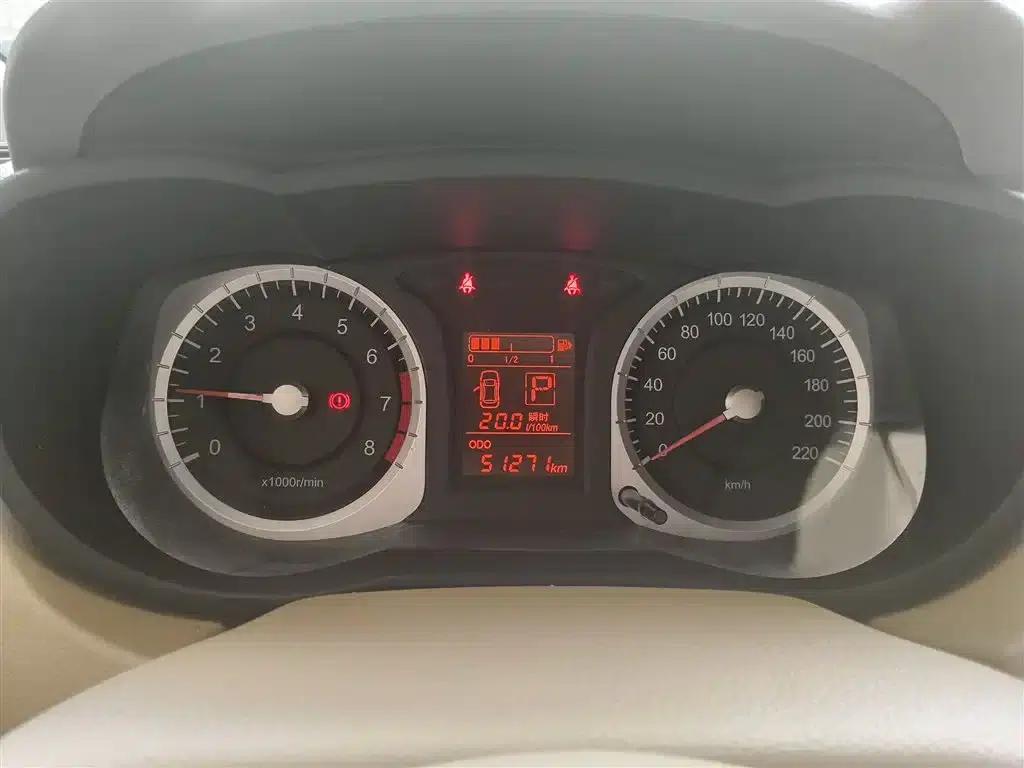 Venucia D50 2013 1.6L Automatic Fashion Edition — миниатюра 8