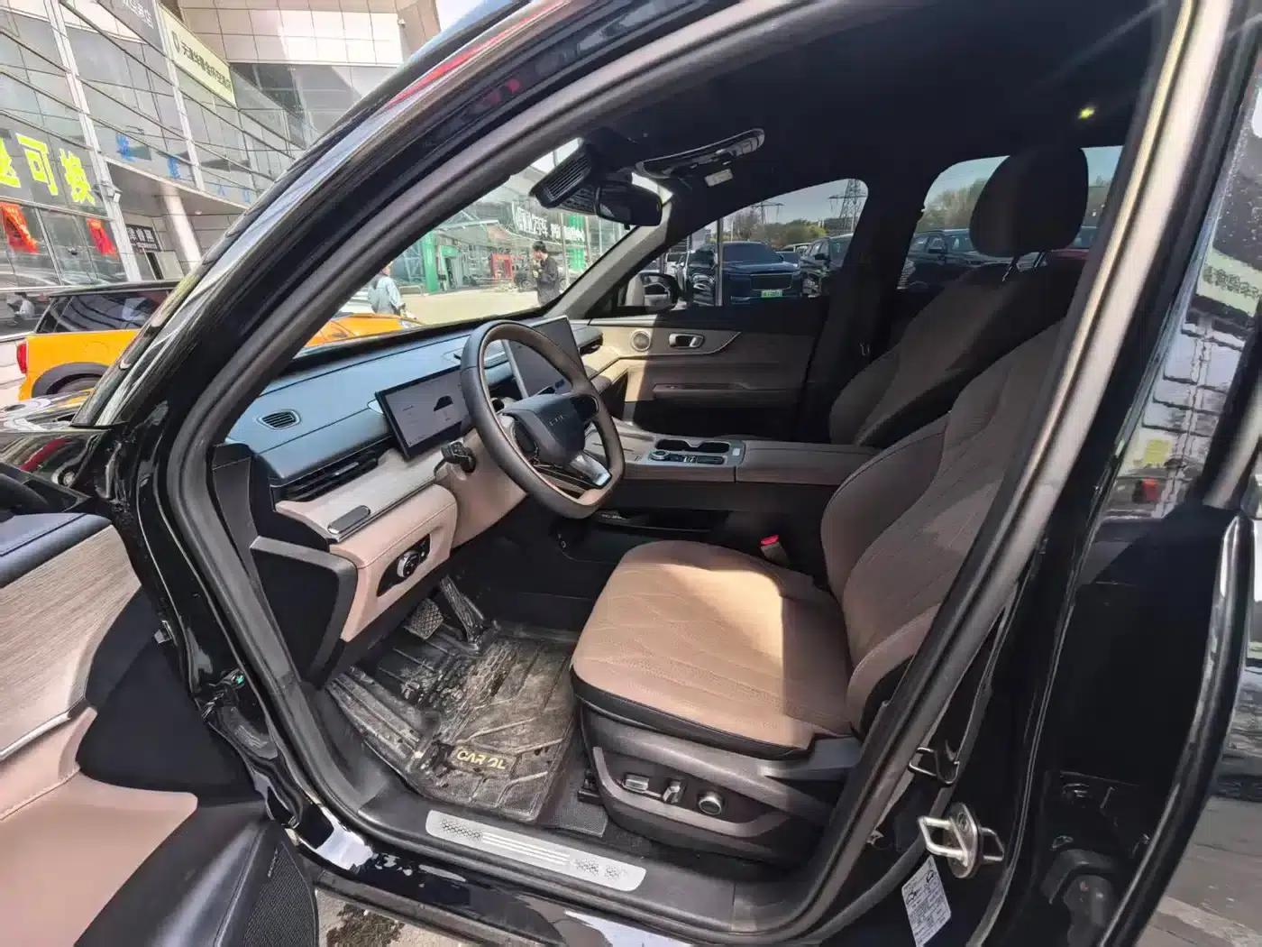 Fengyun T8 2025 1.5T 130km Premium Edition 5-seater — миниатюра 4