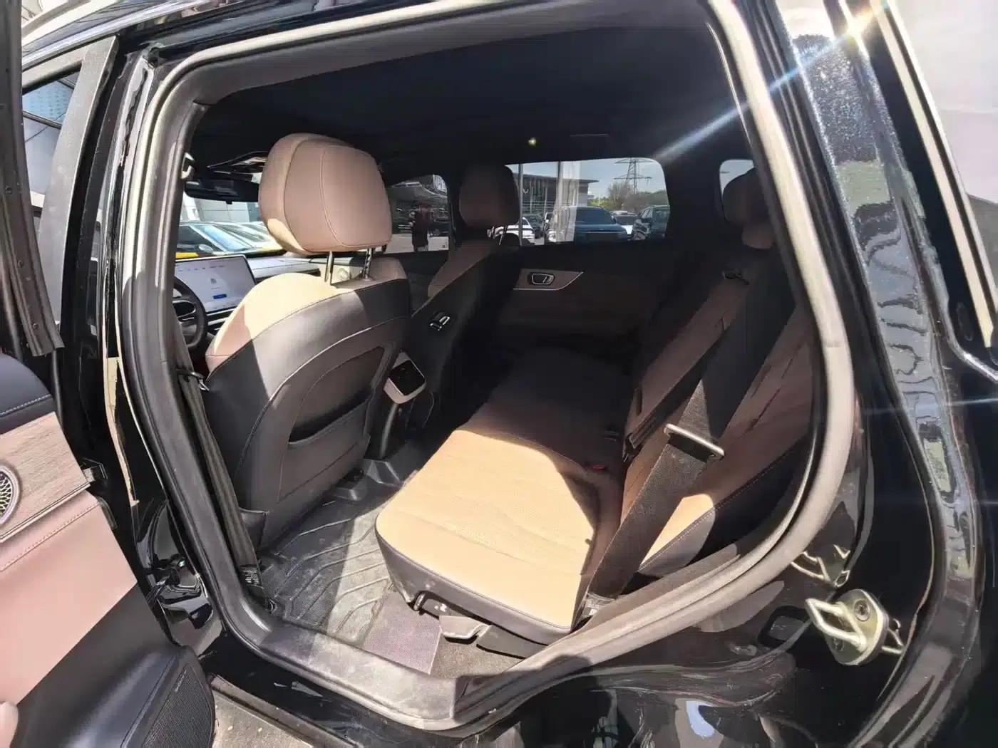 Fengyun T8 2025 1.5T 130km Premium Edition 5-seater — миниатюра 5