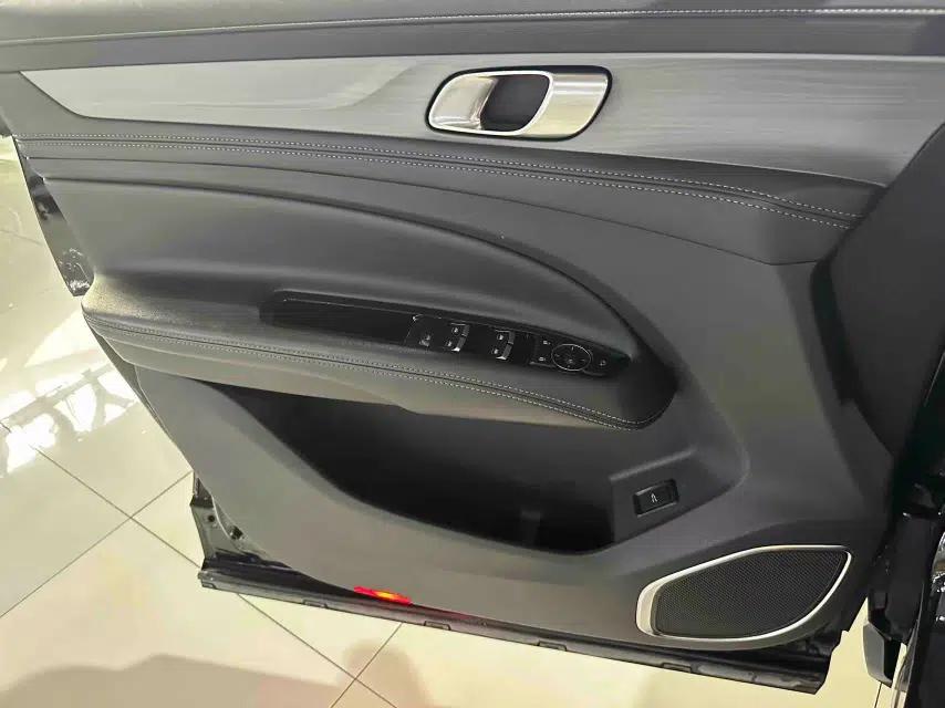 Ford Equator 2021 EcoBoost 225 Platinum Edition 5-Seater — миниатюра 10