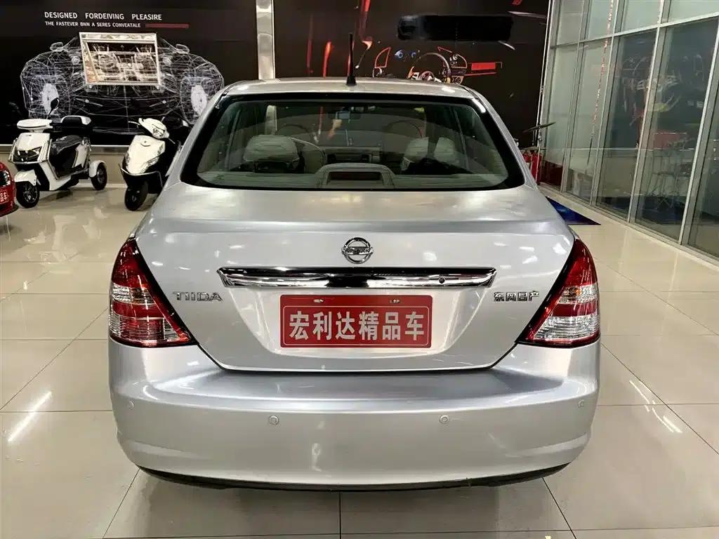 Tiida 2008 1.6L Manual Fashion Edition — миниатюра 11