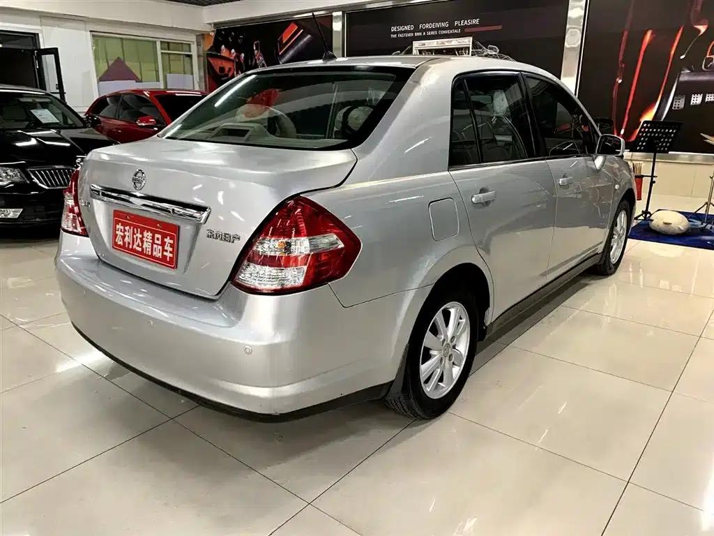 Tiida 2008 1.6L Manual Fashion Edition — миниатюра 12