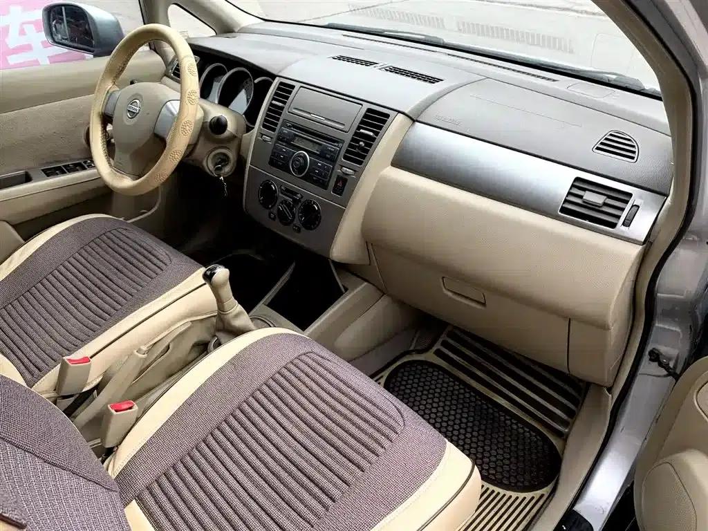 Tiida 2008 1.6L Manual Fashion Edition — миниатюра 13