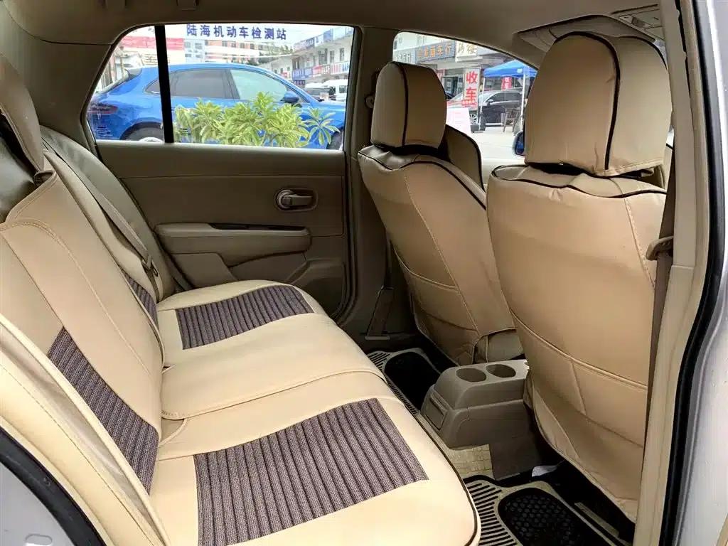 Tiida 2008 1.6L Manual Fashion Edition — миниатюра 14