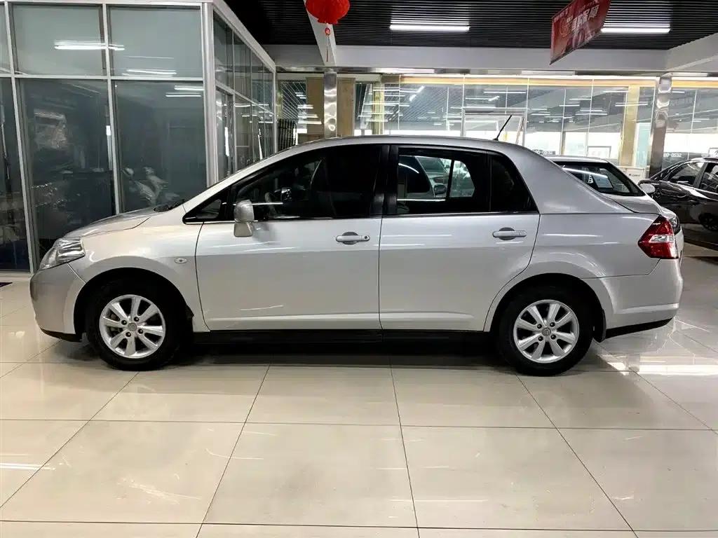 Tiida 2008 1.6L Manual Fashion Edition — миниатюра 3