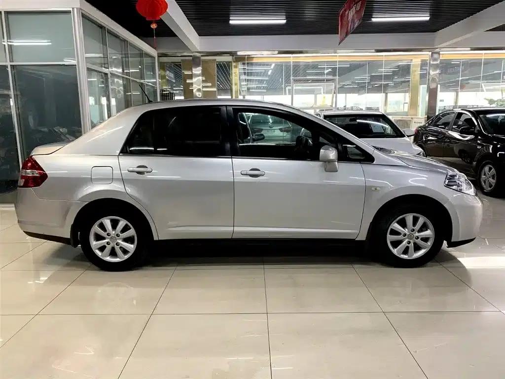 Tiida 2008 1.6L Manual Fashion Edition — миниатюра 4