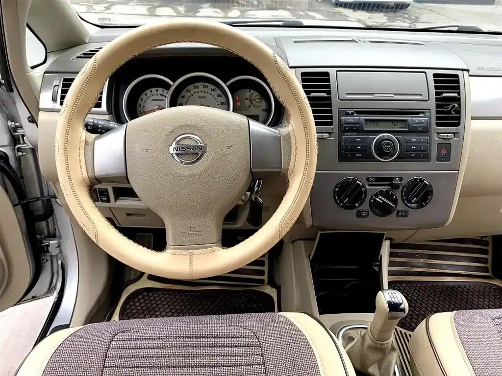 Tiida 2008 1.6L Manual Fashion Edition — миниатюра 7