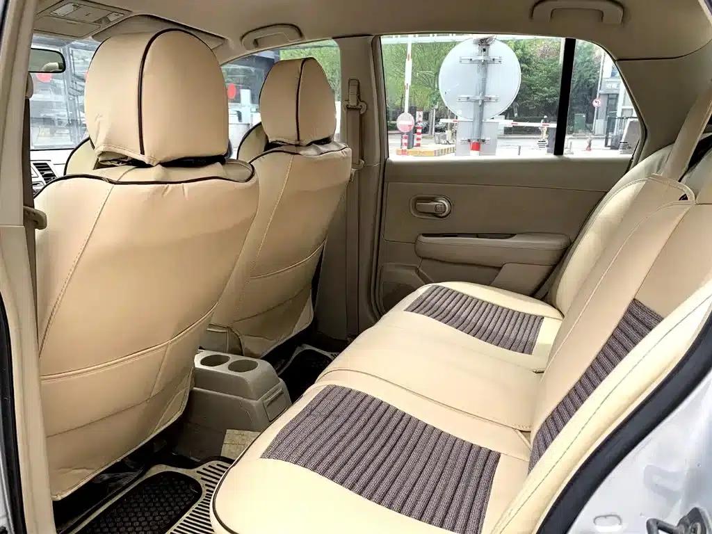 Tiida 2008 1.6L Manual Fashion Edition — миниатюра 8