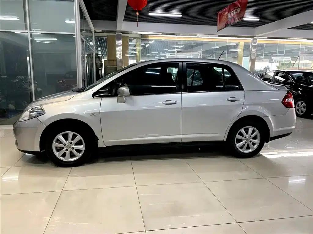 Tiida 2008 1.6L Manual Fashion Edition — миниатюра 10