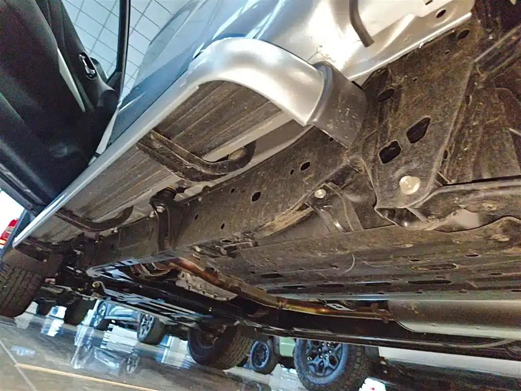 2024 Navara 2.5L Automatic 4WD Highway Premium Edition — миниатюра 21