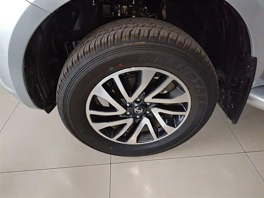 2024 Navara 2.5L Automatic 4WD Highway Premium Edition — миниатюра 25