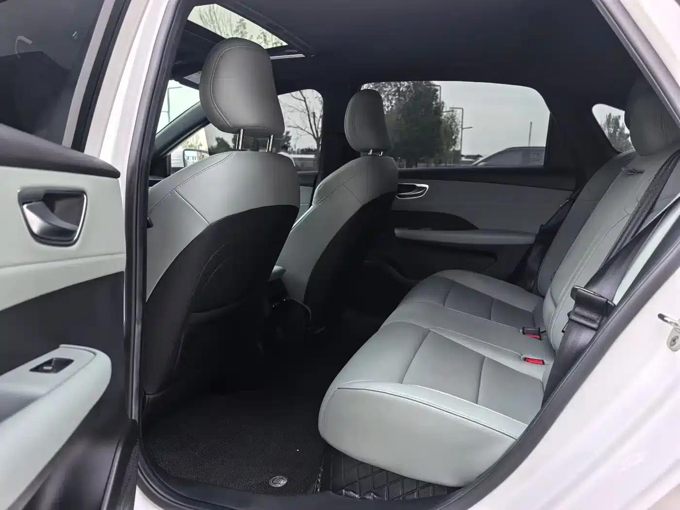 Roewe D6 2025 450km Premium Edition — миниатюра 5