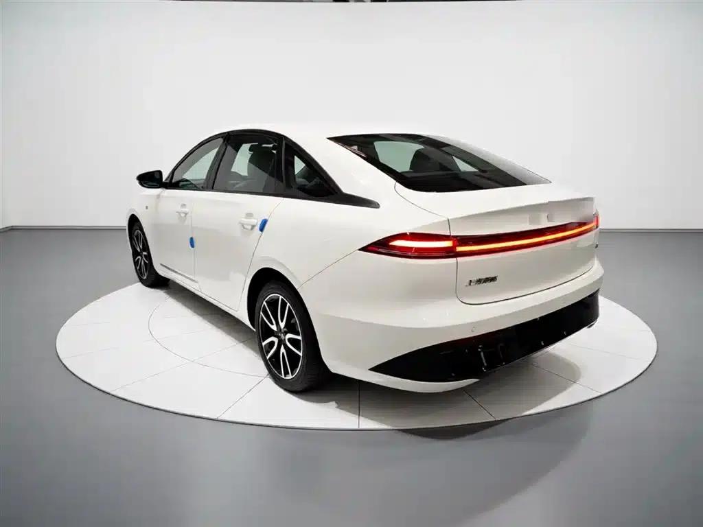 Roewe D6 2025 450km Premium Edition — миниатюра 5