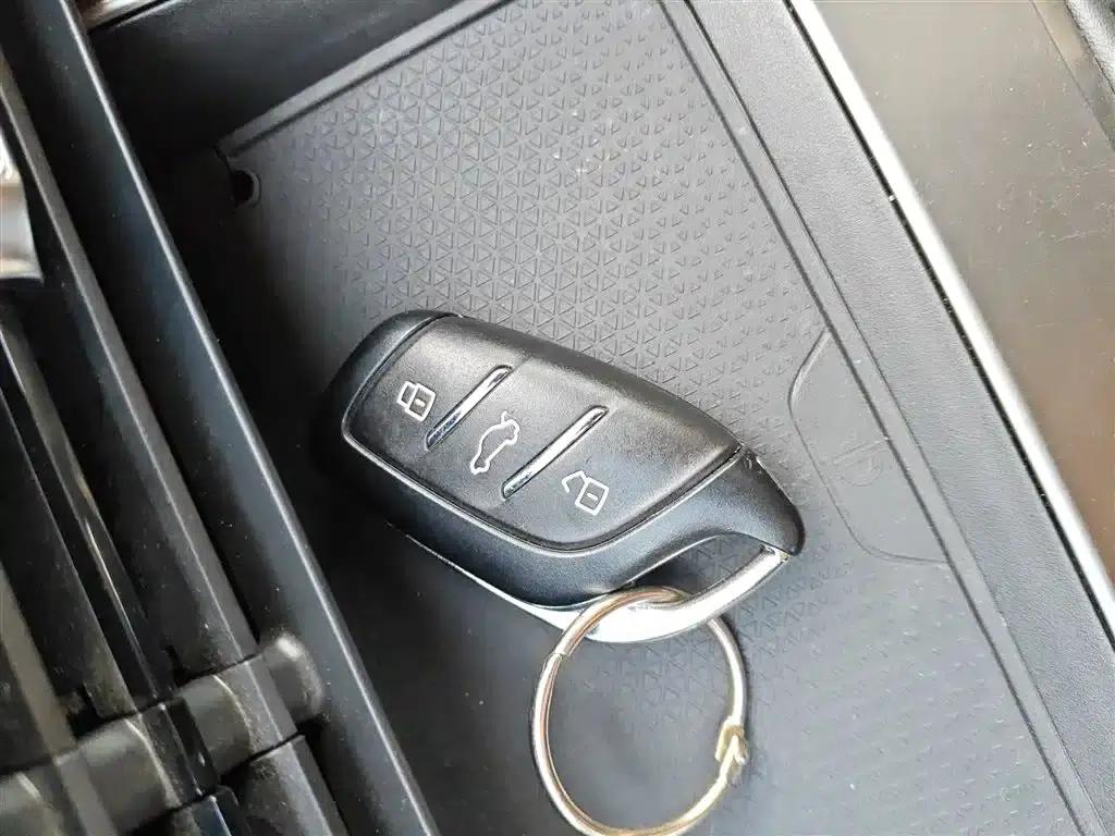 Roewe D5X DMH 2024 Model 135 Tech Edition — миниатюра 11