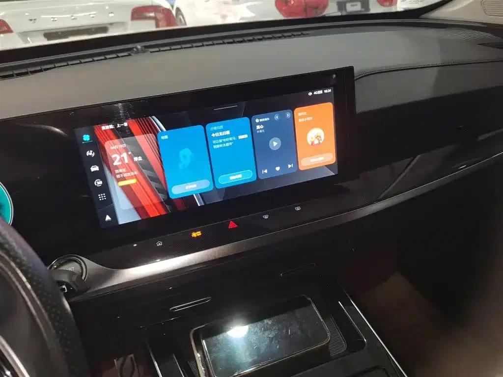 Roewe RX5 eMAX 2022 1.5T PHEV Fearless Premium Edition — миниатюра 13