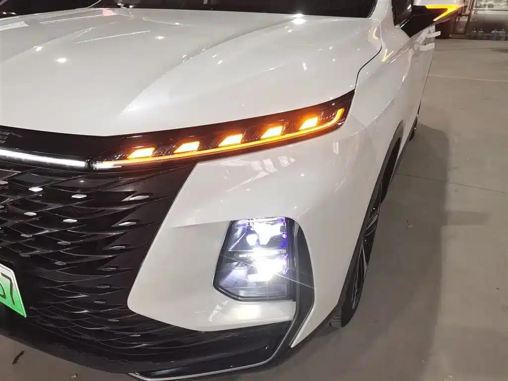 Roewe RX5 eMAX 2022 1.5T PHEV Fearless Premium Edition — миниатюра 24