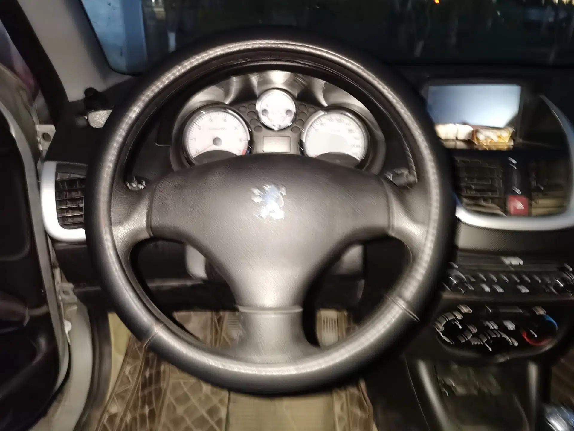Peugeot 207 2011 Sedan 1.4L Manual Yule Edition — миниатюра 11