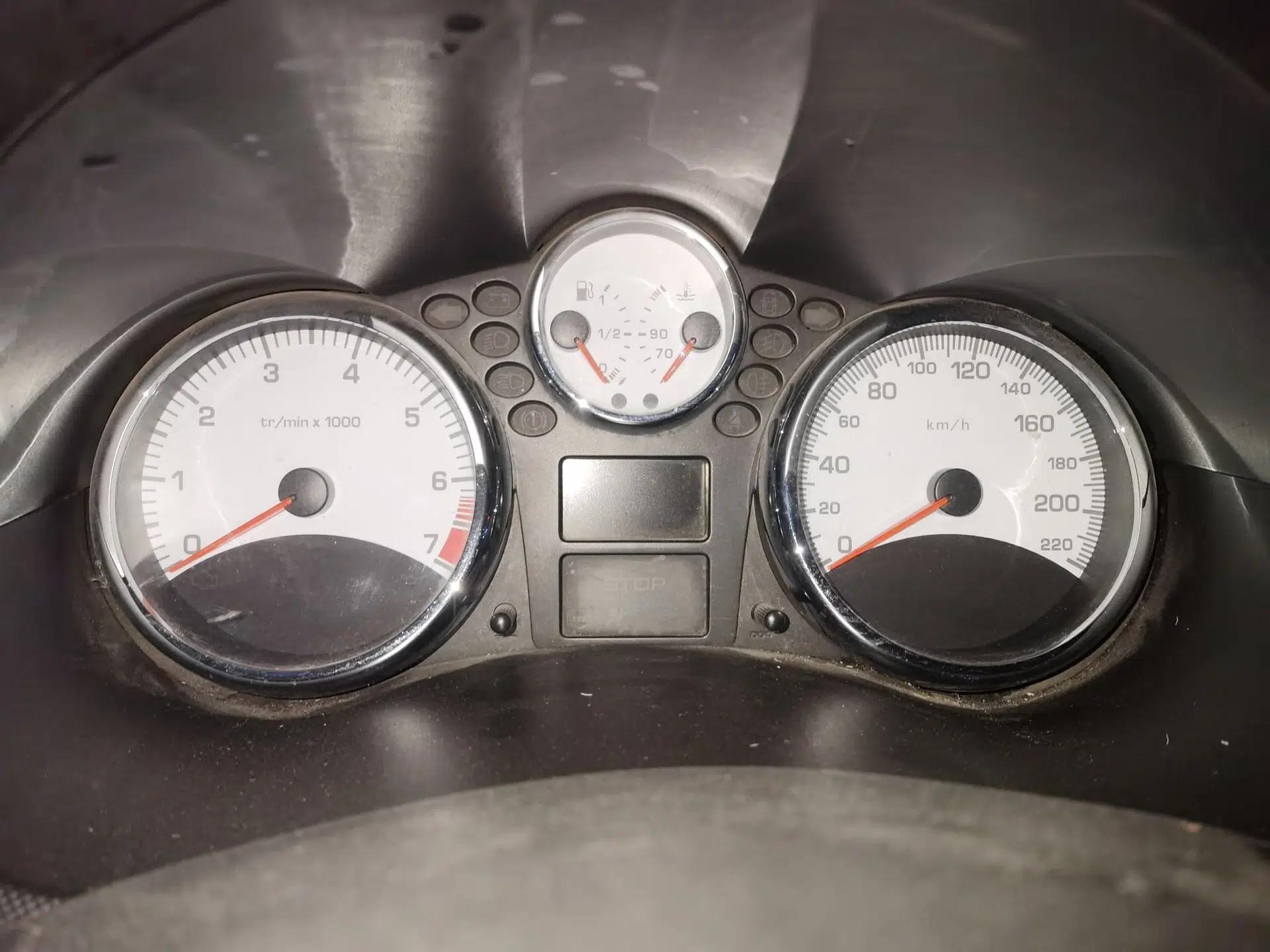 Peugeot 207 2011 Sedan 1.4L Manual Yule Edition — миниатюра 12