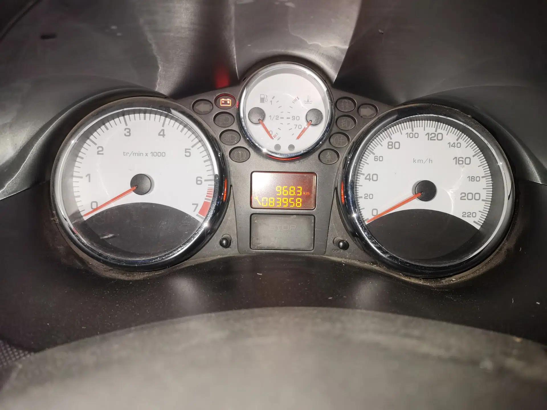 Peugeot 207 2011 Sedan 1.4L Manual Yule Edition — миниатюра 13
