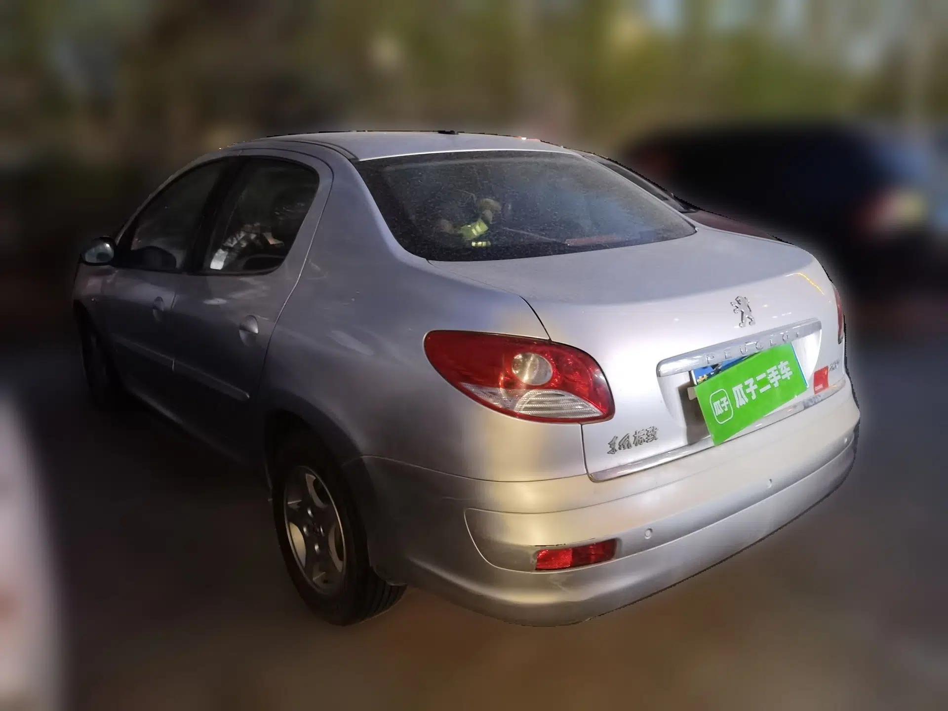 Peugeot 207 2011 Sedan 1.4L Manual Yule Edition — миниатюра 4
