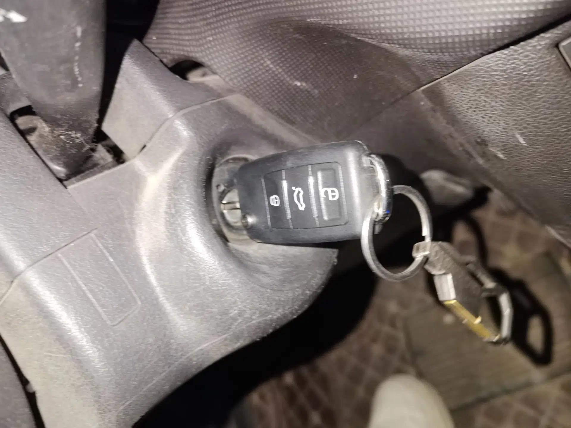 Peugeot 207 2011 Sedan 1.4L Manual Yule Edition — миниатюра 9