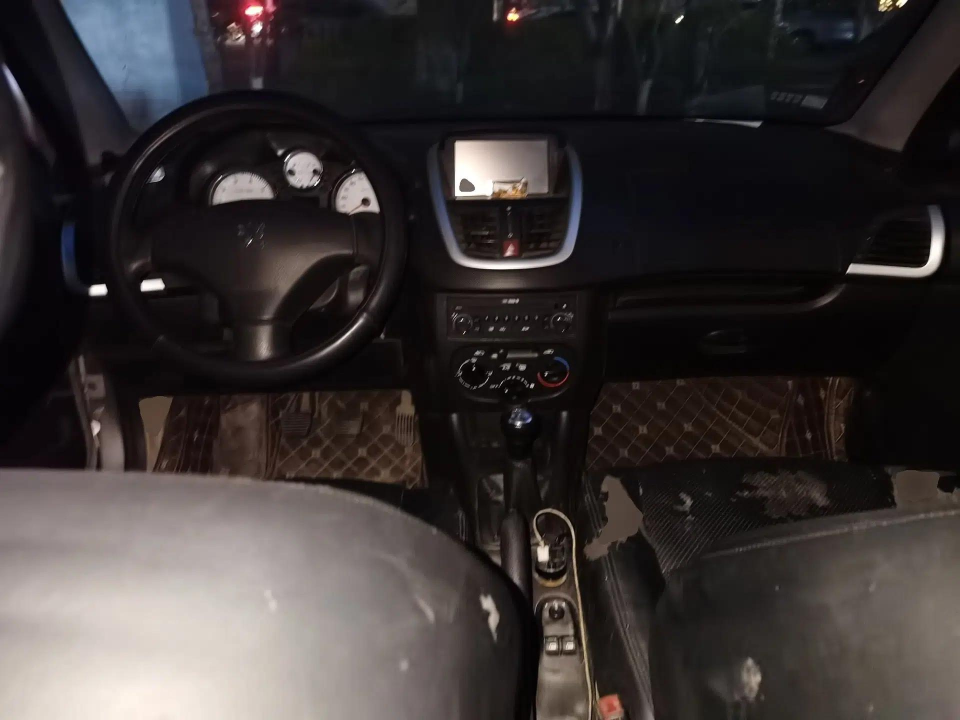 Peugeot 207 2011 Sedan 1.4L Manual Yule Edition — миниатюра 10
