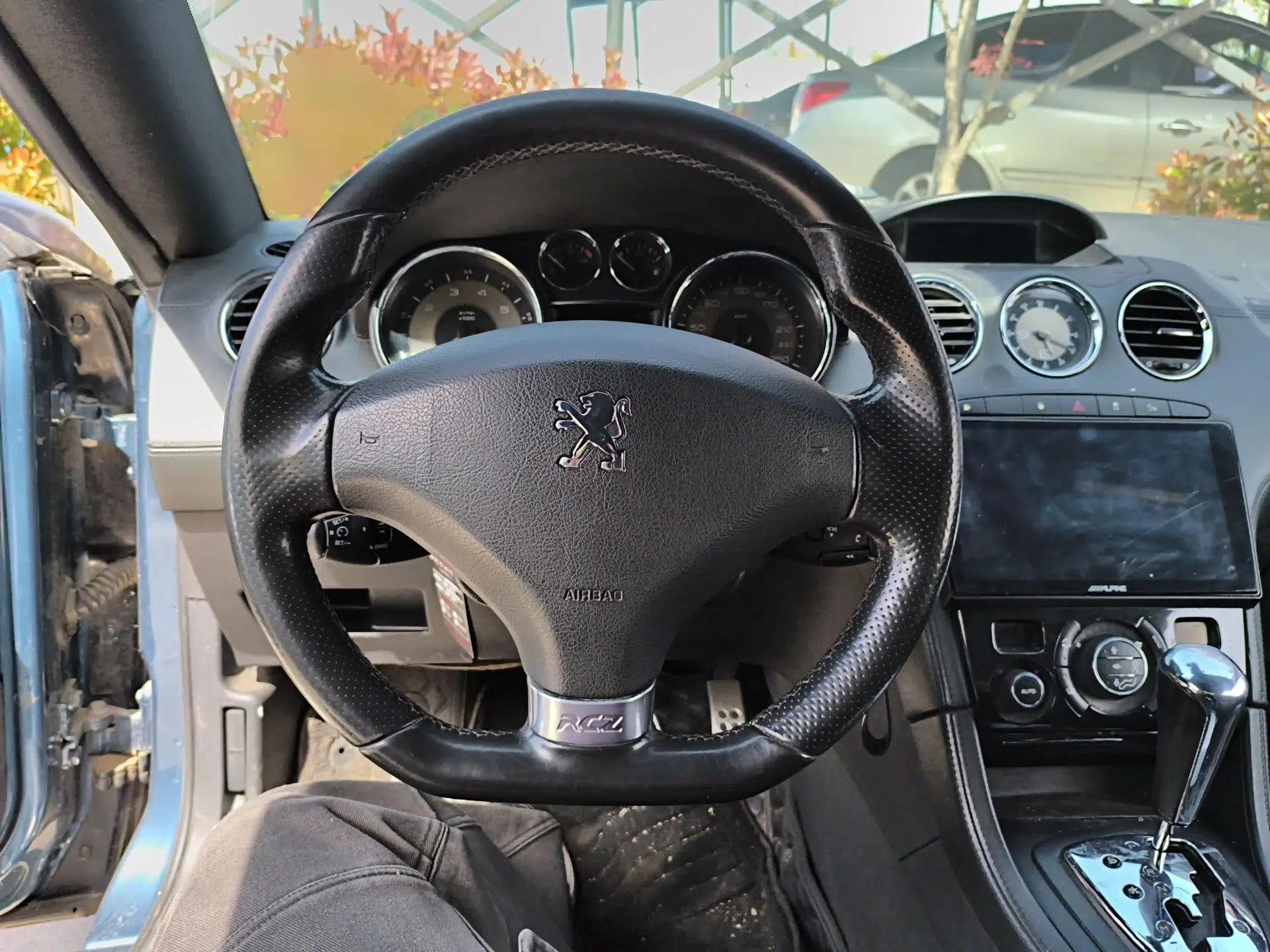 Peugeot RCZ 2011 1.6T Luxury Sport Model — миниатюра 11