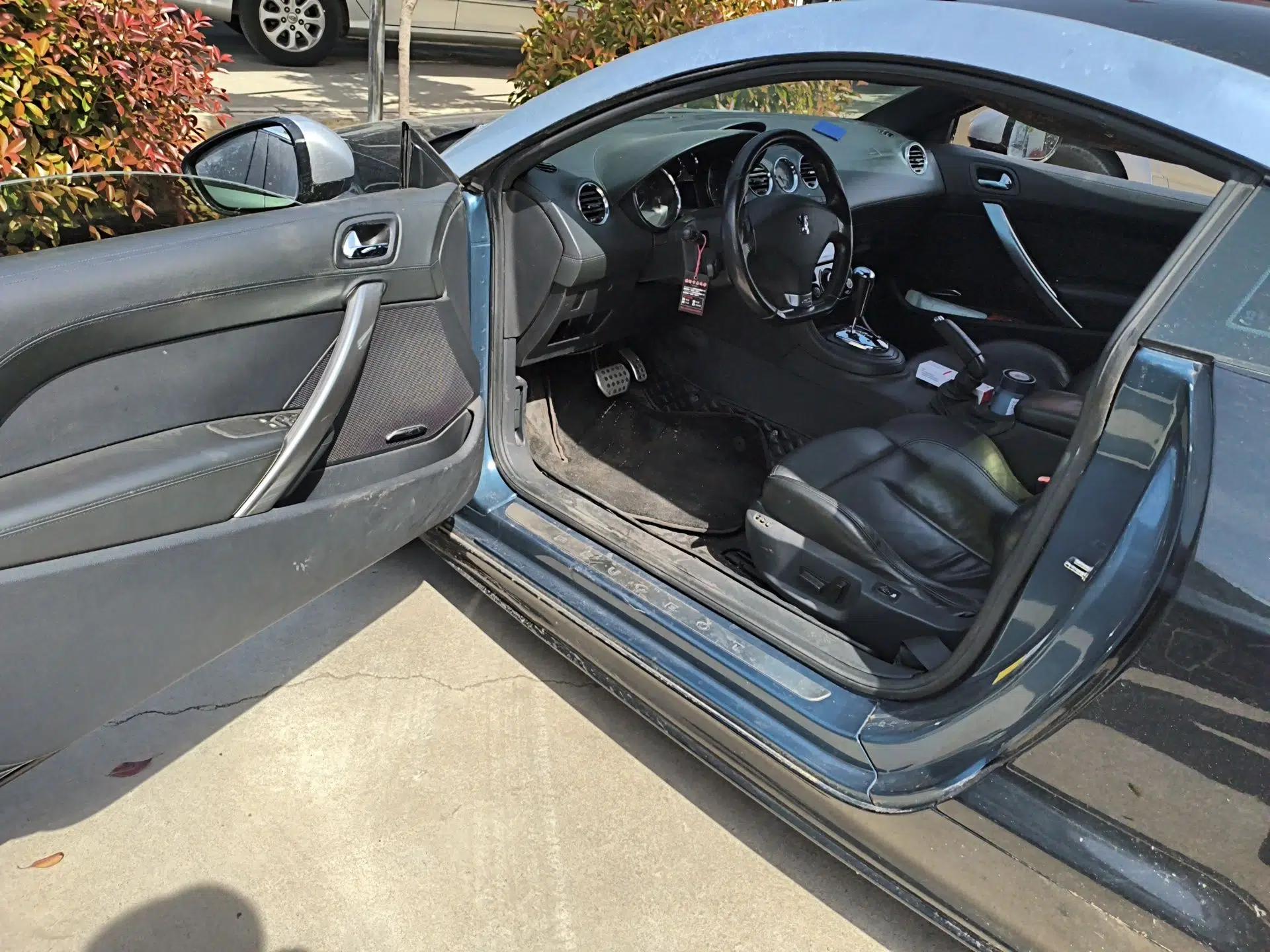 Peugeot RCZ 2011 1.6T Luxury Sport Model — миниатюра 17