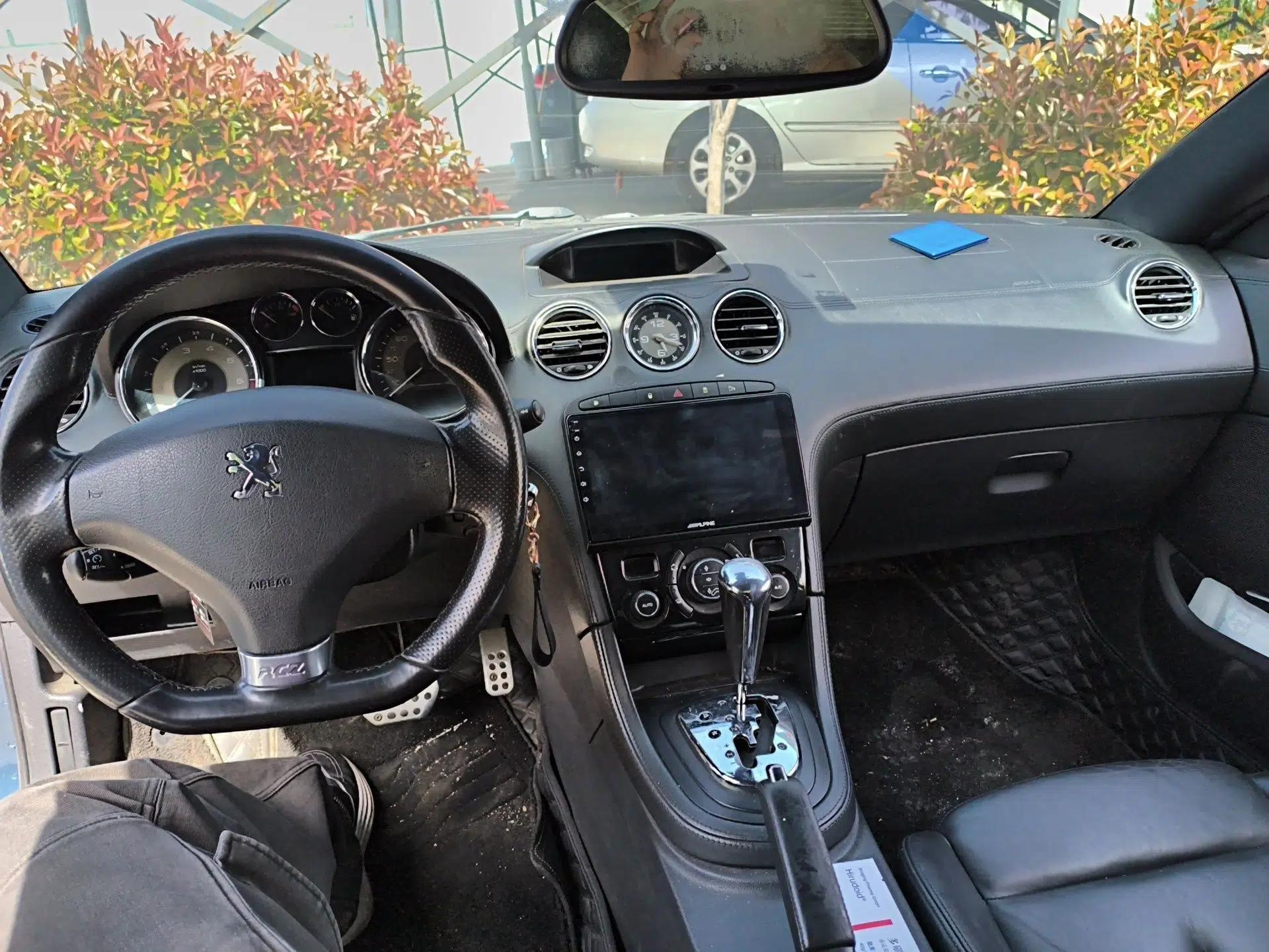 Peugeot RCZ 2011 1.6T Luxury Sport Model — миниатюра 10