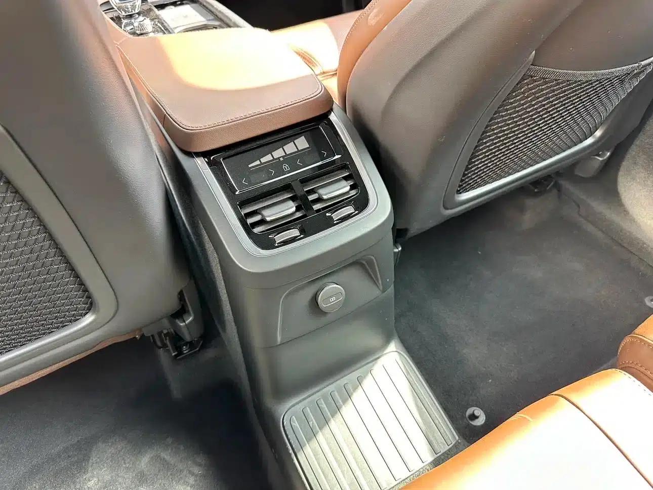 2024 Volvo XC90 Plug-in Hybrid T8 Inscription Luxury Edition (7-seater) — миниатюра 11
