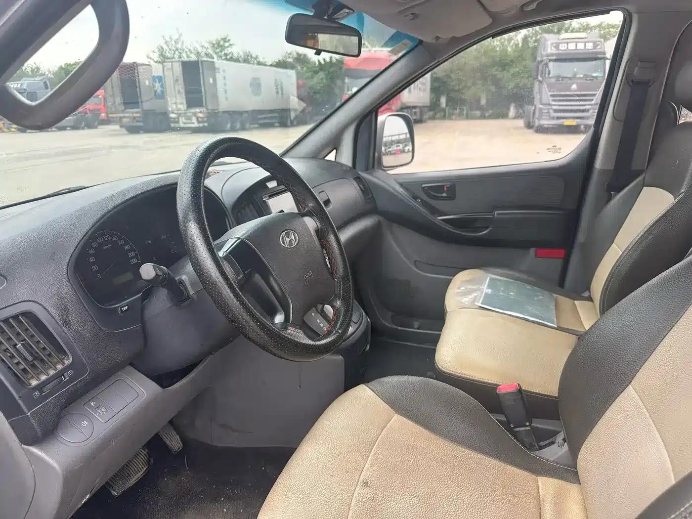 H-1 Huiyi 2011 Model 2.4L Comfort Edition — миниатюра 8