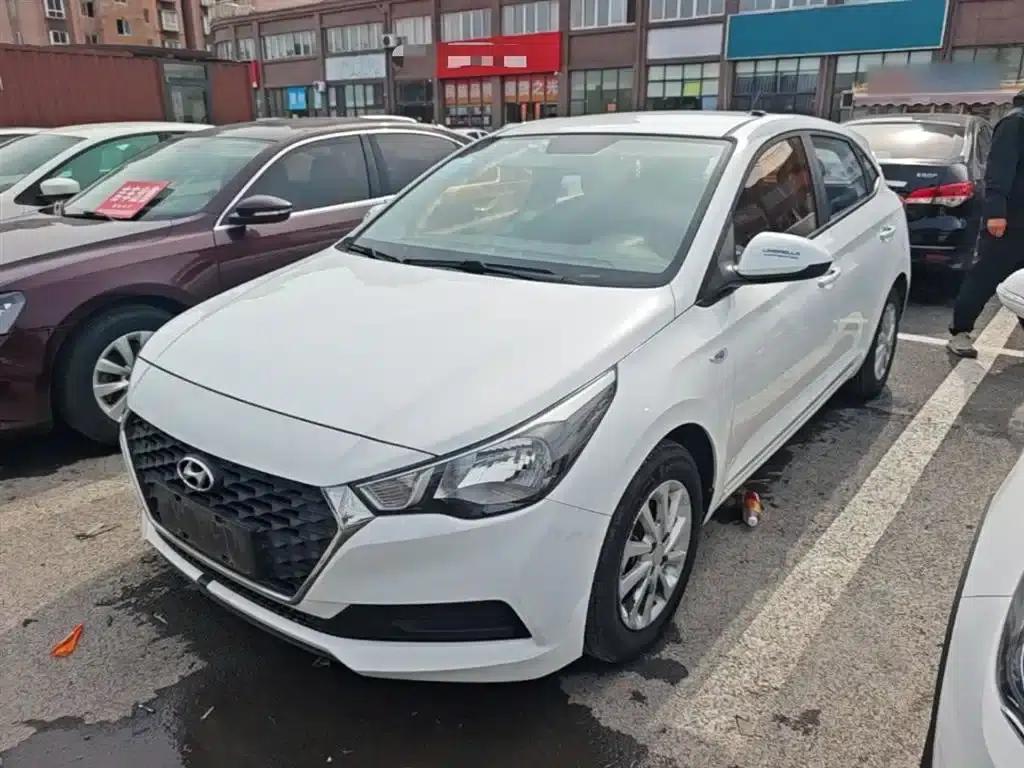 2017 Hyundai Verna RV 1.4L Manual Cool Edition GLS (National V Emission Standard) — миниатюра 1