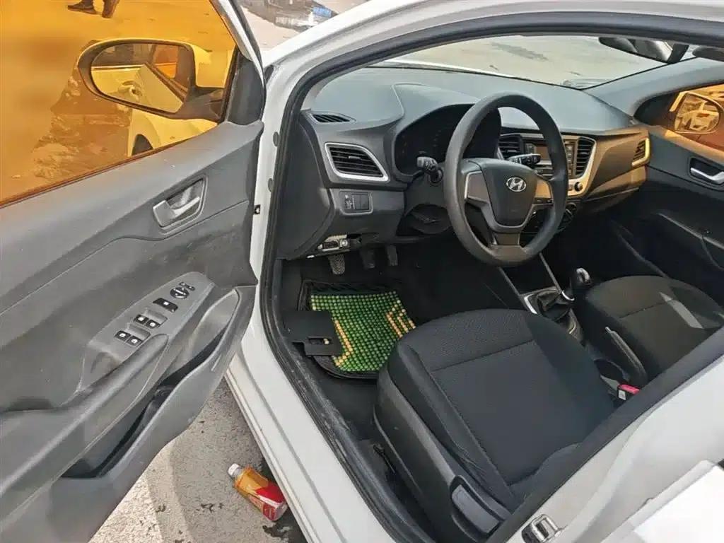 2017 Hyundai Verna RV 1.4L Manual Cool Edition GLS (National V Emission Standard) — миниатюра 12