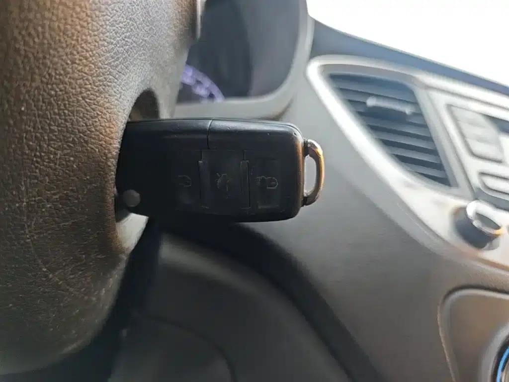 2017 Hyundai Verna RV 1.4L Manual Cool Edition GLS (National V Emission Standard) — миниатюра 17