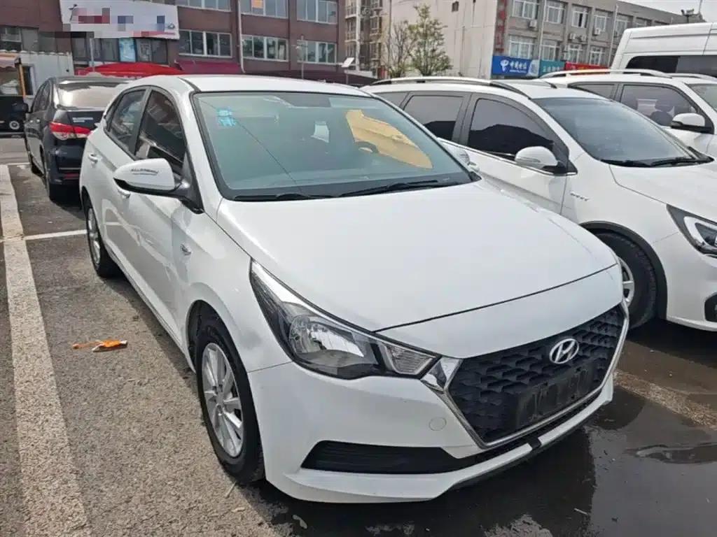2017 Hyundai Verna RV 1.4L Manual Cool Edition GLS (National V Emission Standard) — миниатюра 22