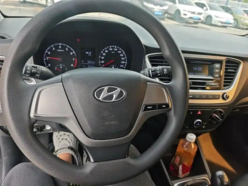 2017 Hyundai Verna RV 1.4L Manual Cool Edition GLS (National V Emission Standard) — миниатюра 6