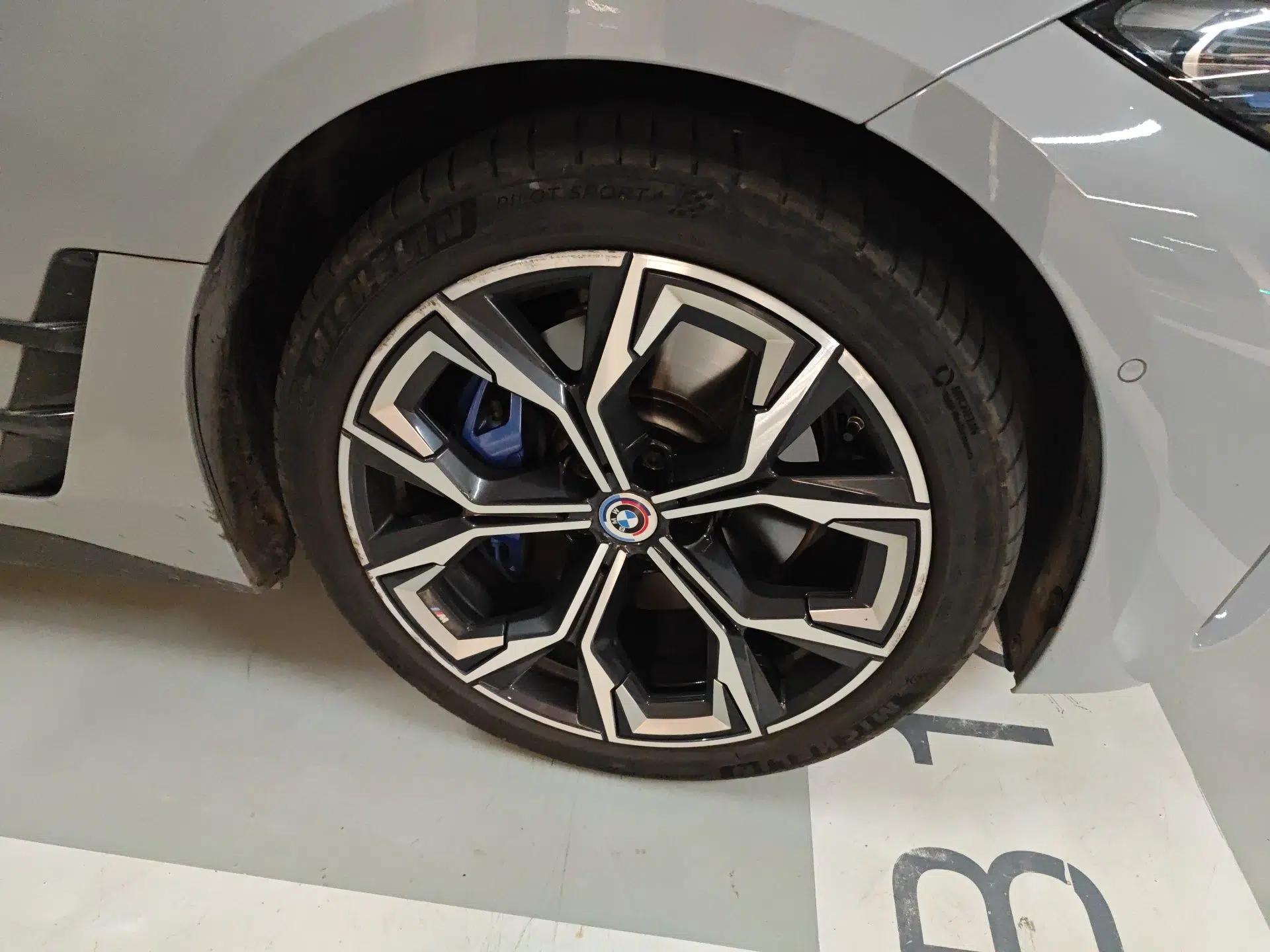 BMW i4 2022 M50 — миниатюра 8