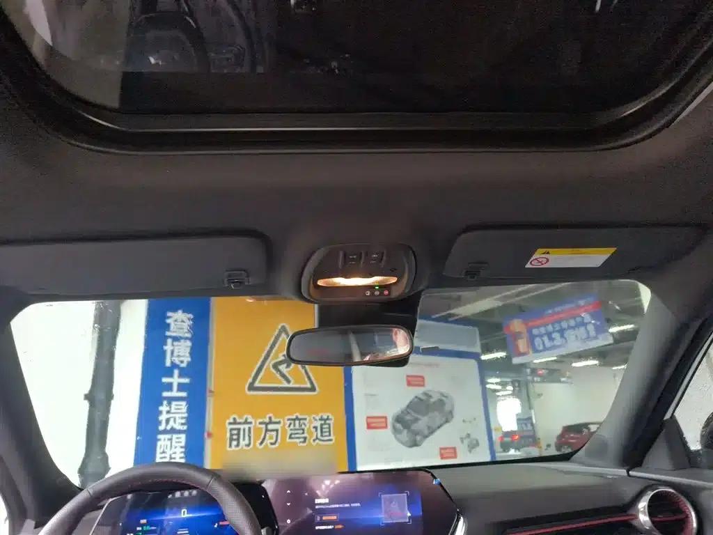 2022 Geely Xingmairo 1.5T CVT RS Bee Edition — миниатюра 18