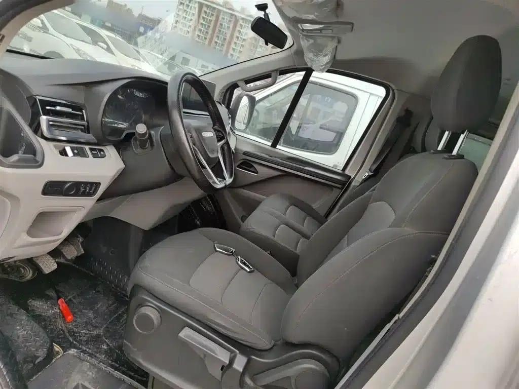 Iveco Juxing 2023 C30 Passenger and Van 2.0T 93KW Manual Star Edition Low Roof — миниатюра 11