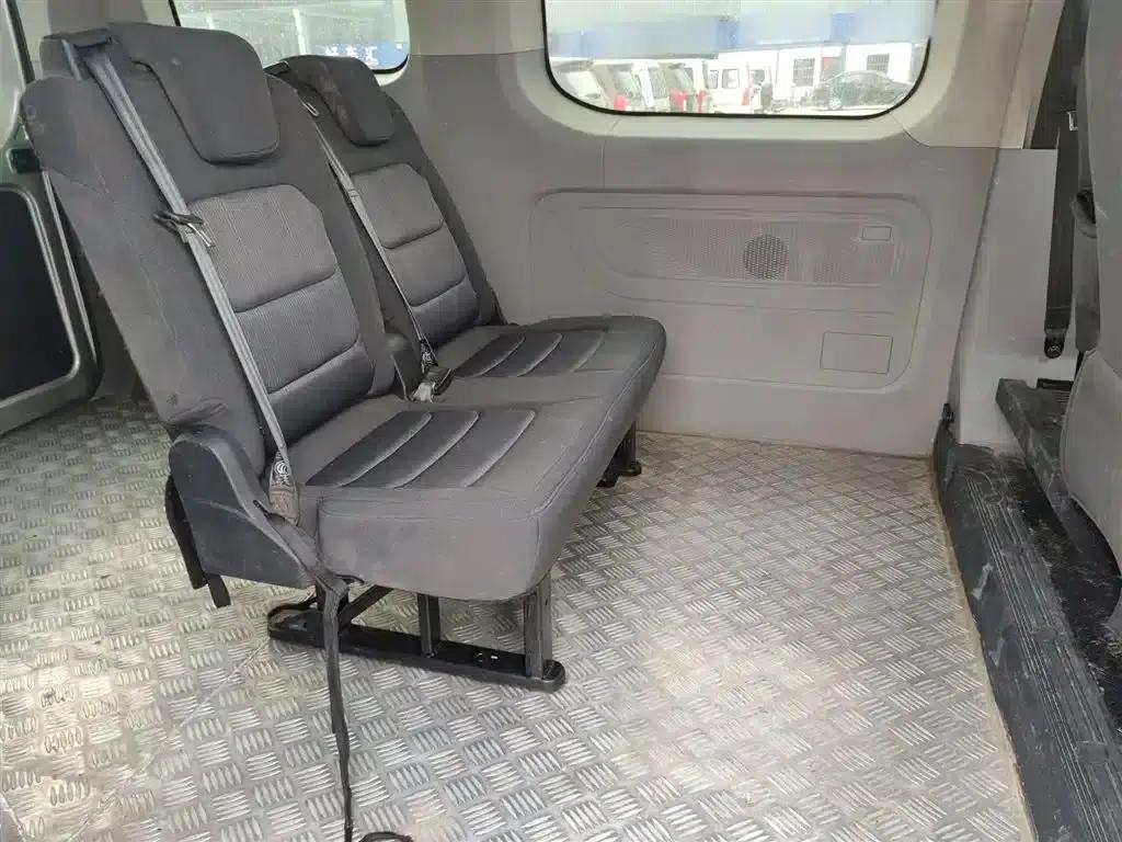 Iveco Juxing 2023 C30 Passenger and Van 2.0T 93KW Manual Star Edition Low Roof — миниатюра 13