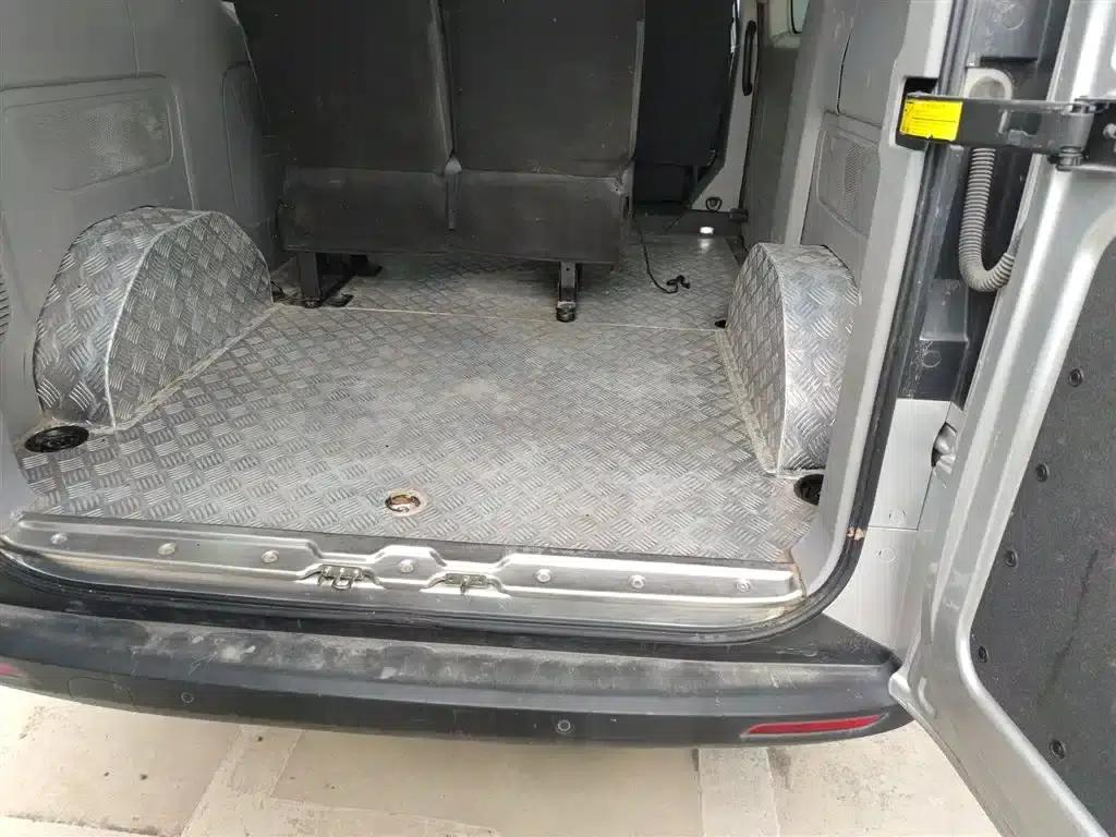 Iveco Juxing 2023 C30 Passenger and Van 2.0T 93KW Manual Star Edition Low Roof — миниатюра 15