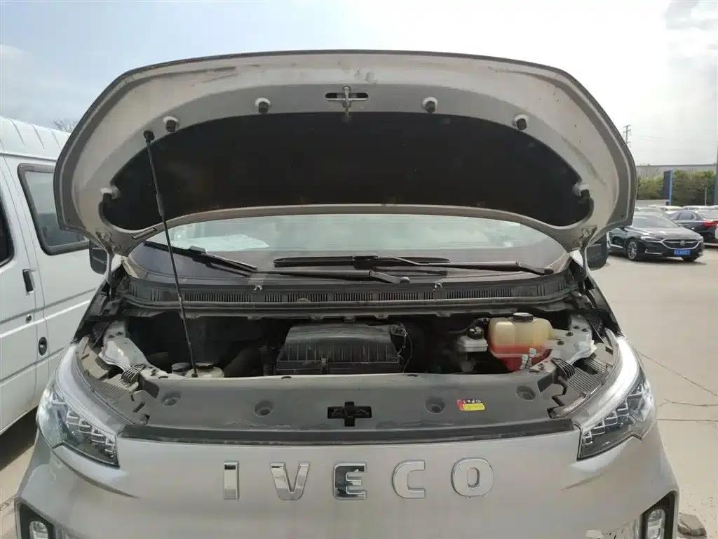 Iveco Juxing 2023 C30 Passenger and Van 2.0T 93KW Manual Star Edition Low Roof — миниатюра 16