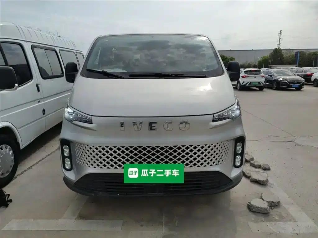 Iveco Juxing 2023 C30 Passenger and Van 2.0T 93KW Manual Star Edition Low Roof — миниатюра 3