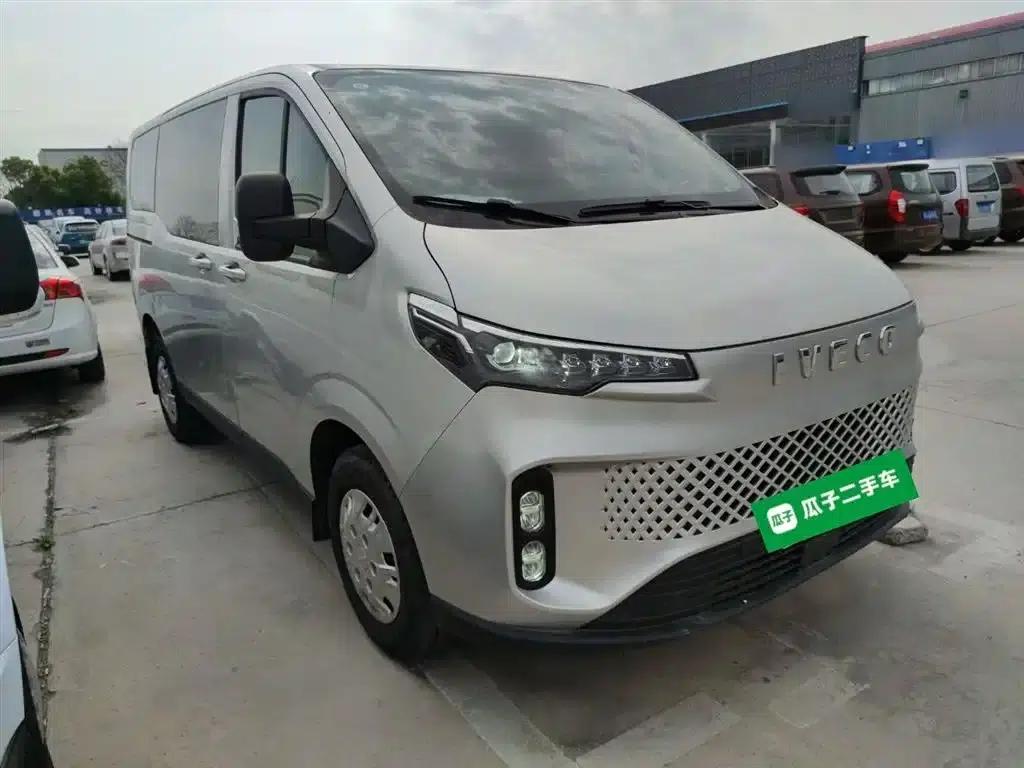 Iveco Juxing 2023 C30 Passenger and Van 2.0T 93KW Manual Star Edition Low Roof — миниатюра 22