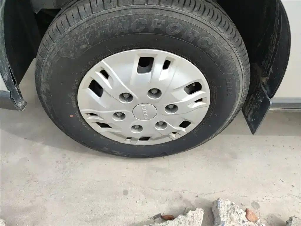Iveco Juxing 2023 C30 Passenger and Van 2.0T 93KW Manual Star Edition Low Roof — миниатюра 25