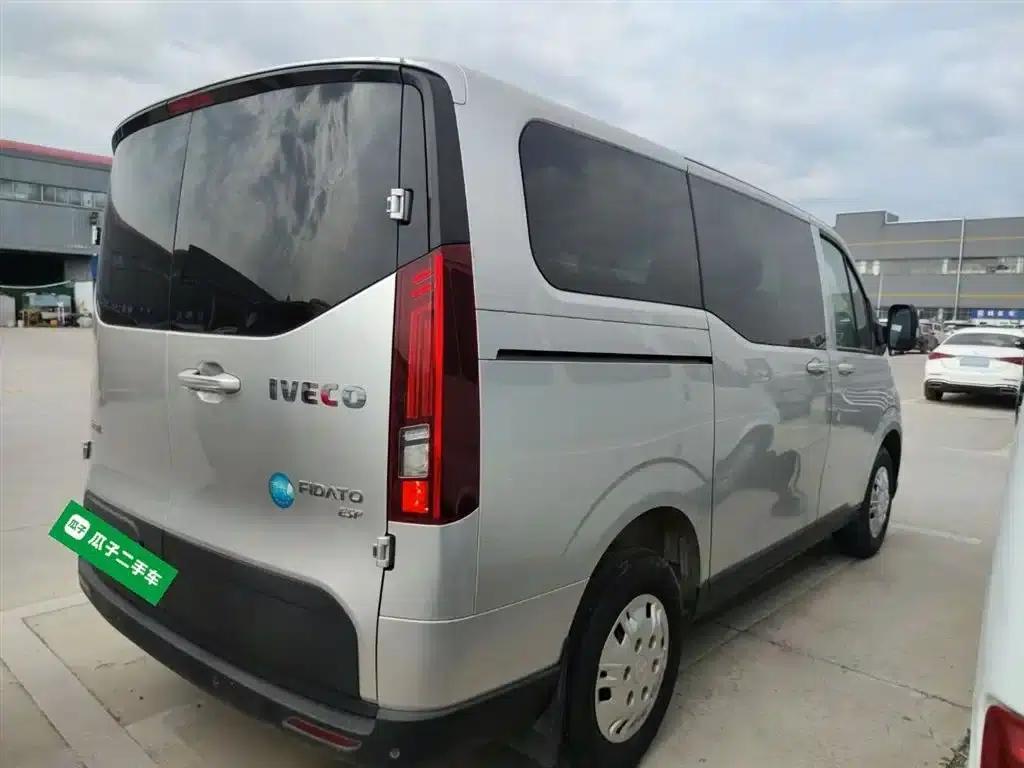 Iveco Juxing 2023 C30 Passenger and Van 2.0T 93KW Manual Star Edition Low Roof — миниатюра 5