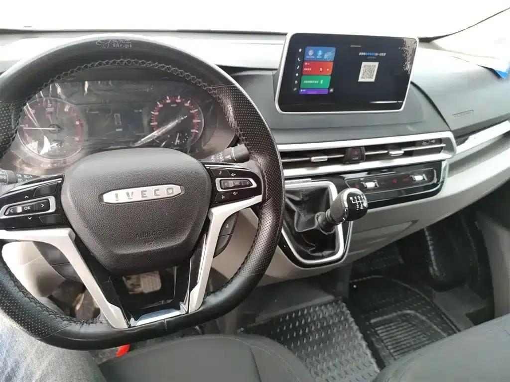 Iveco Juxing 2023 C30 Passenger and Van 2.0T 93KW Manual Star Edition Low Roof — миниатюра 6